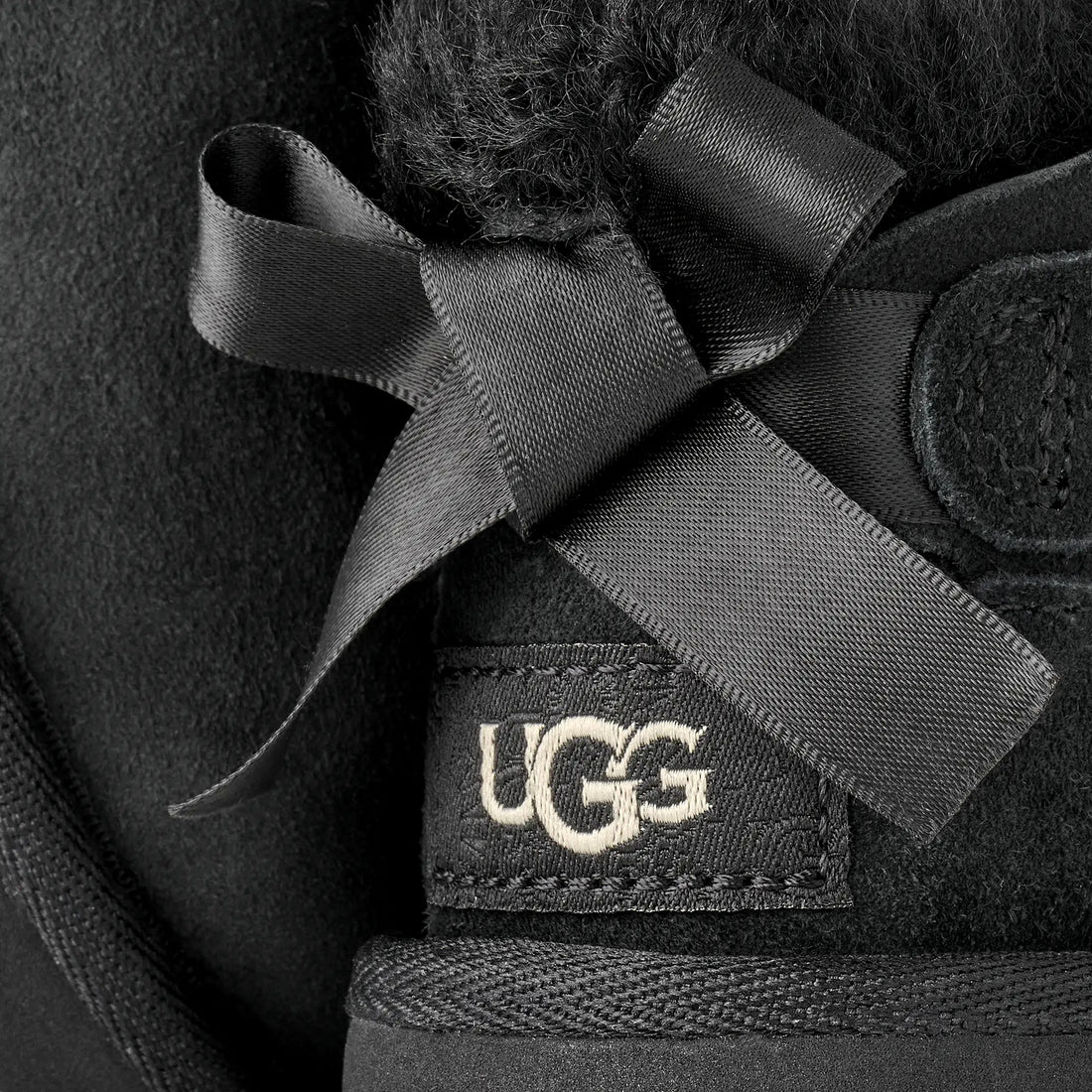 UGG Ultra Mini Bailey Bow - Black