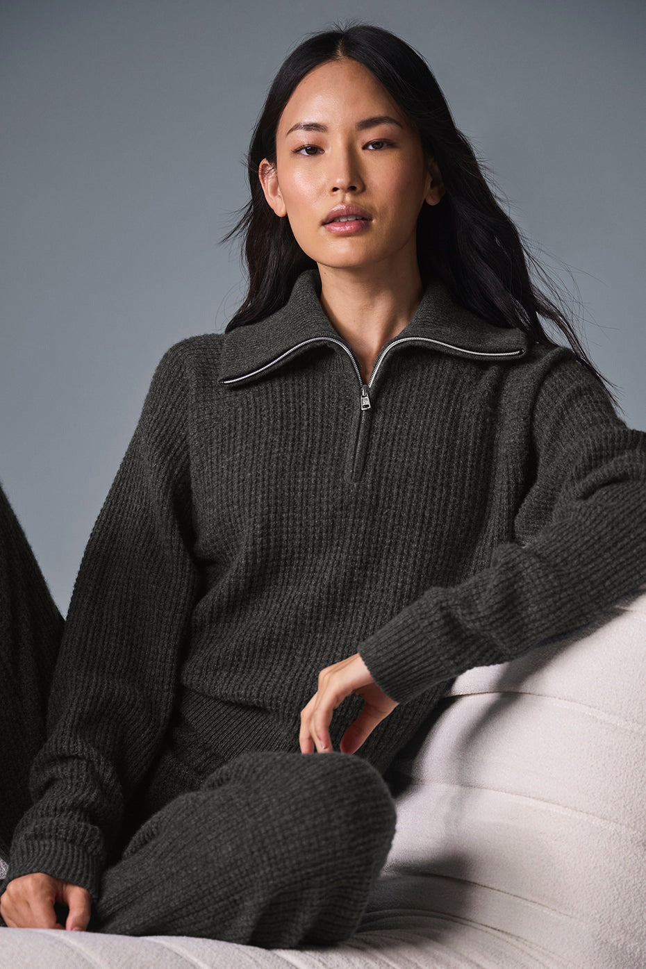 Alo Yoga Cashmere Plush Waffle 1/4 Zip Pullover - Dark Heather Grey