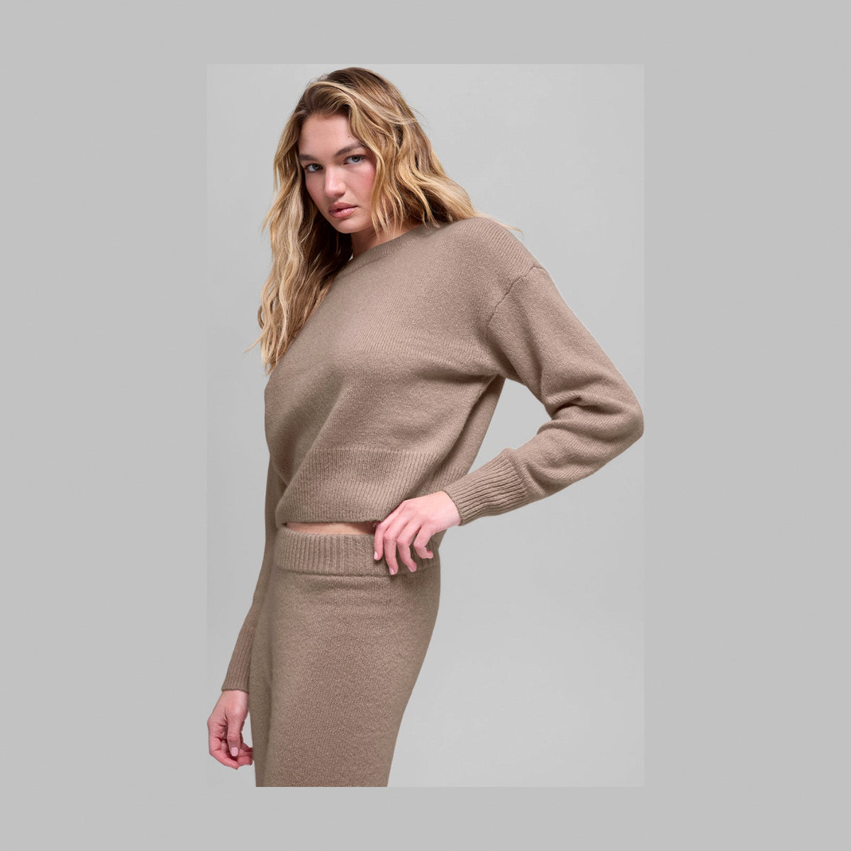 Alo Yoga Wool Cashmere Cropped New Class Crewneck Sweater - Chai Latte