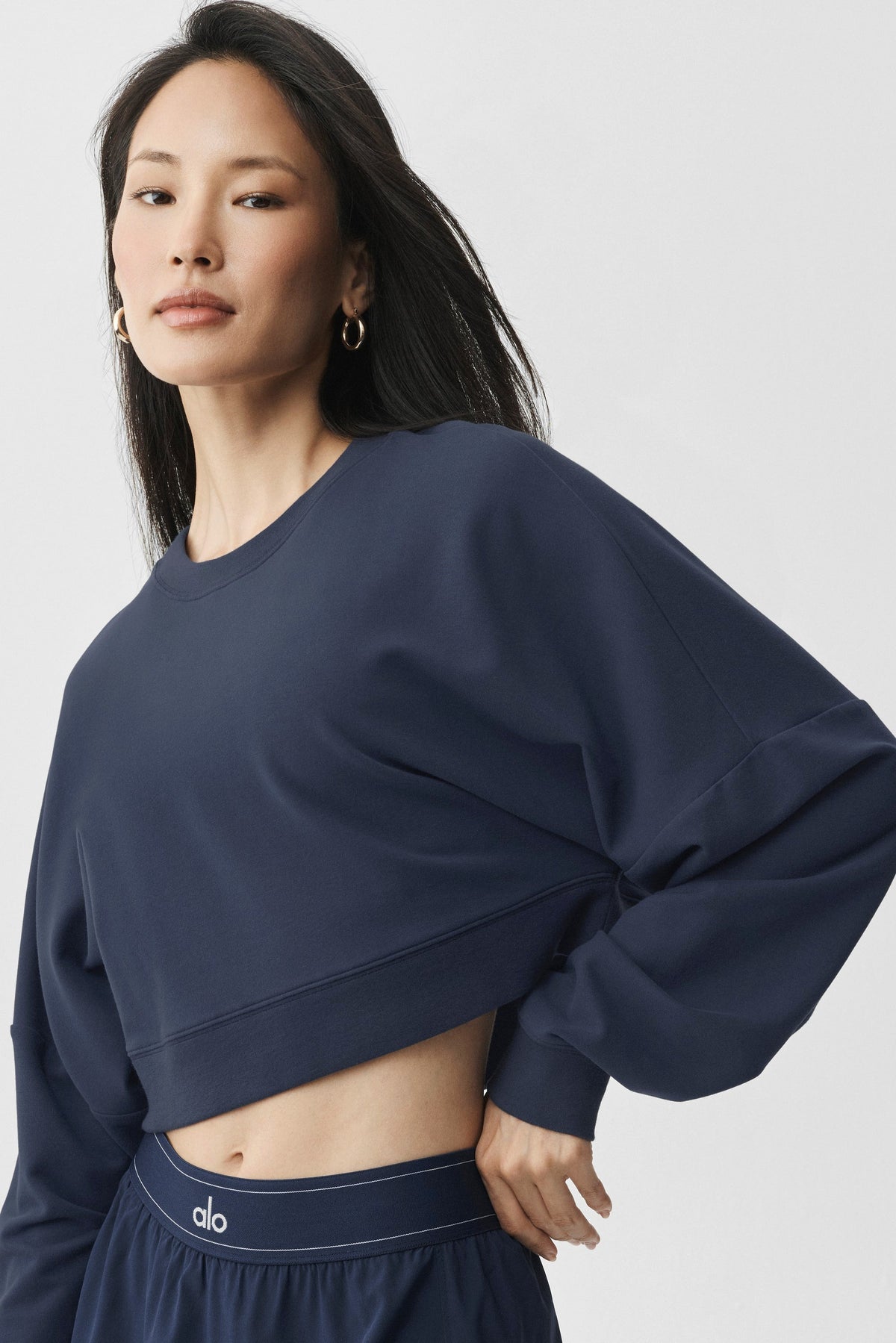 Alo Yoga Cropped Sway Crew Neck Pullover - Navy