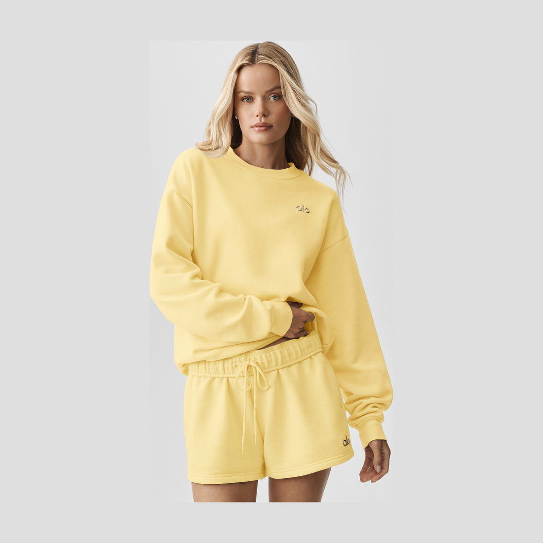 Alo Yoga Accolade Crew Neck Pullover - Warm Butter