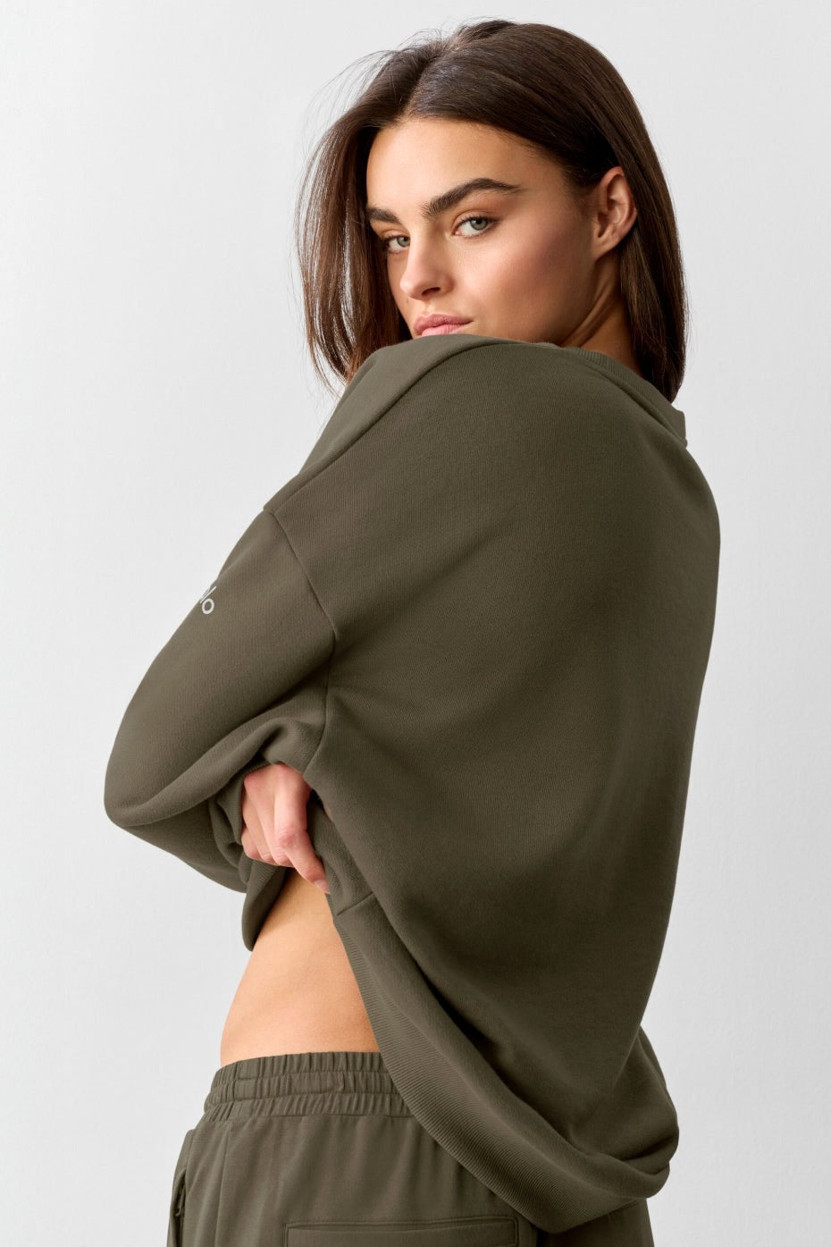 Alo Yoga Chill Crew Neck Pullover - Olive Tree