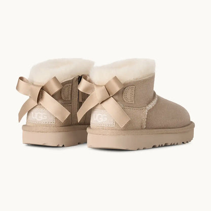 UGG Ultra Mini Bailey Bow - Sand