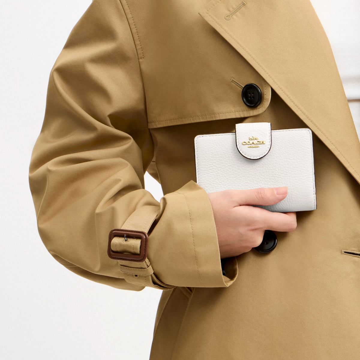 Coach Medium Corner Zip Wallet - Gold/Chalk