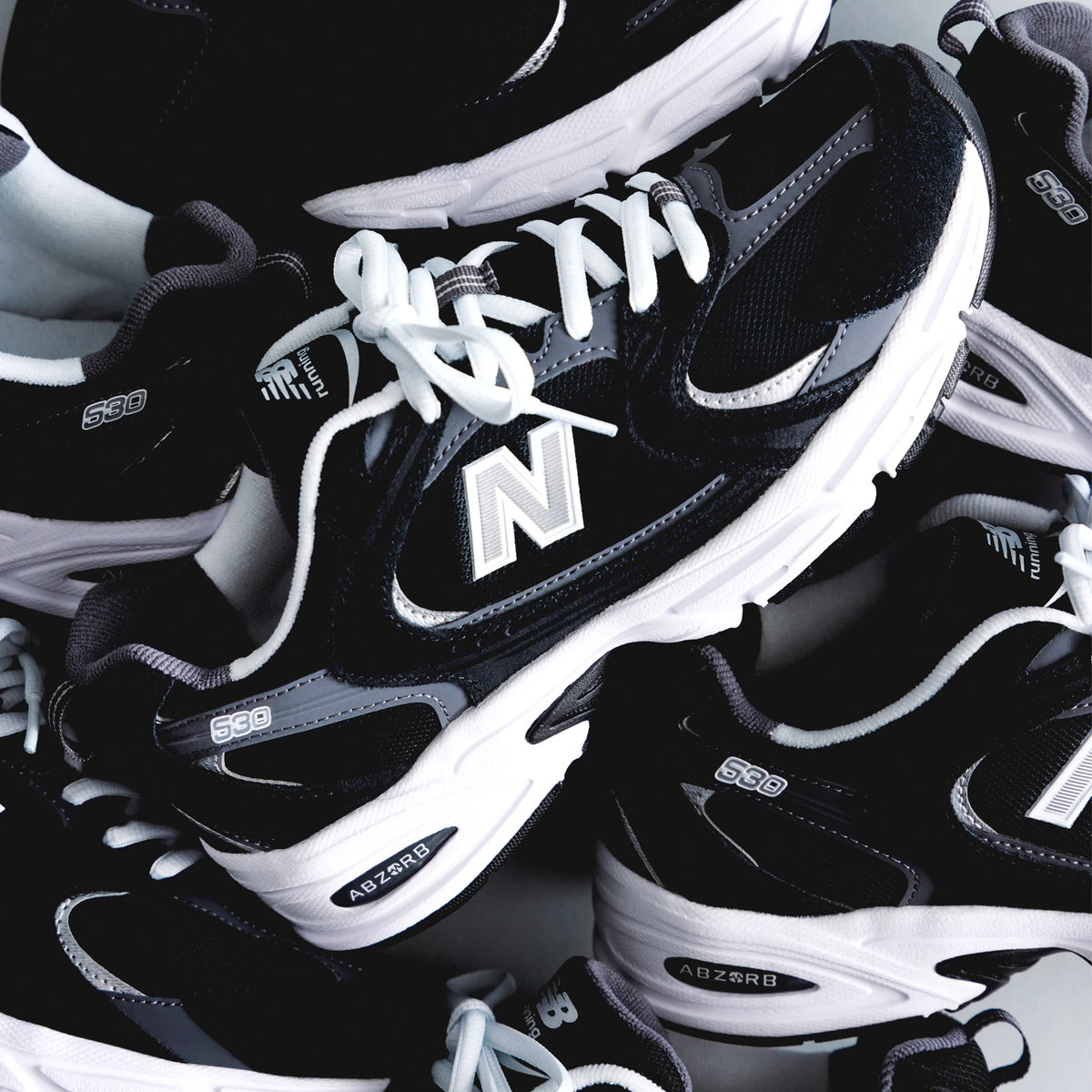 New Balance 530 - BLACK with MAGNET and Silver Metallic