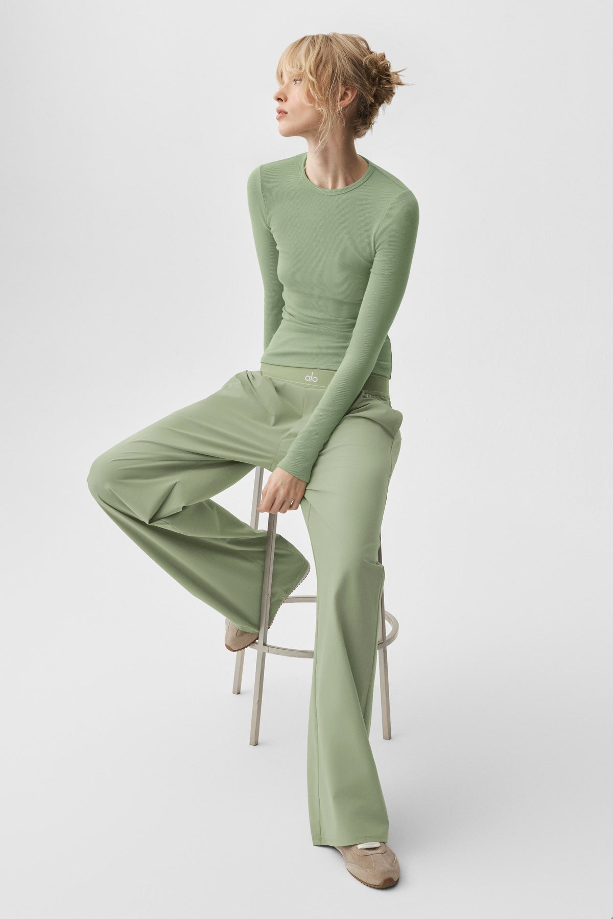 Alo Yoga Suit Up Trouser (Long) - Dune Grass