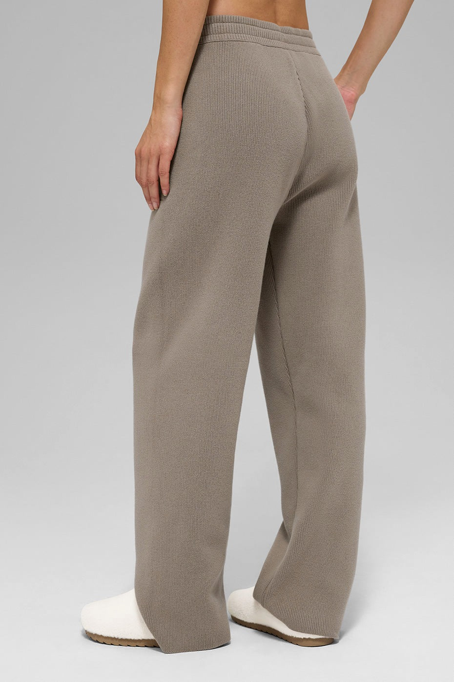 Alo Yoga Scholar Straight Leg Sweatpant - Light Cocoa