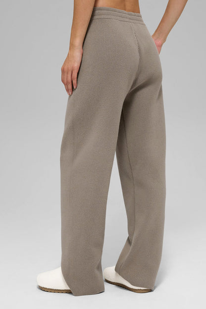 Alo Yoga Scholar Straight Leg Sweatpant - Light Cocoa