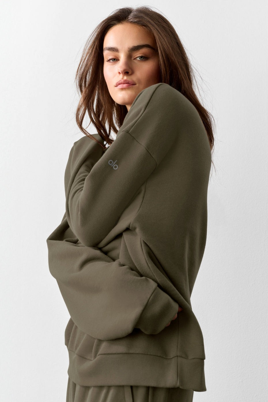 Alo Yoga Chill Crew Neck Pullover - Olive Tree