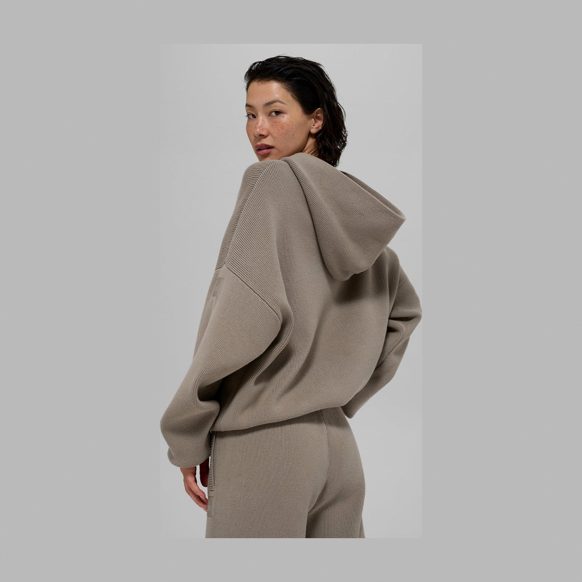 Alo Yoga Scholar Hooded Sweater - Light Cocoa