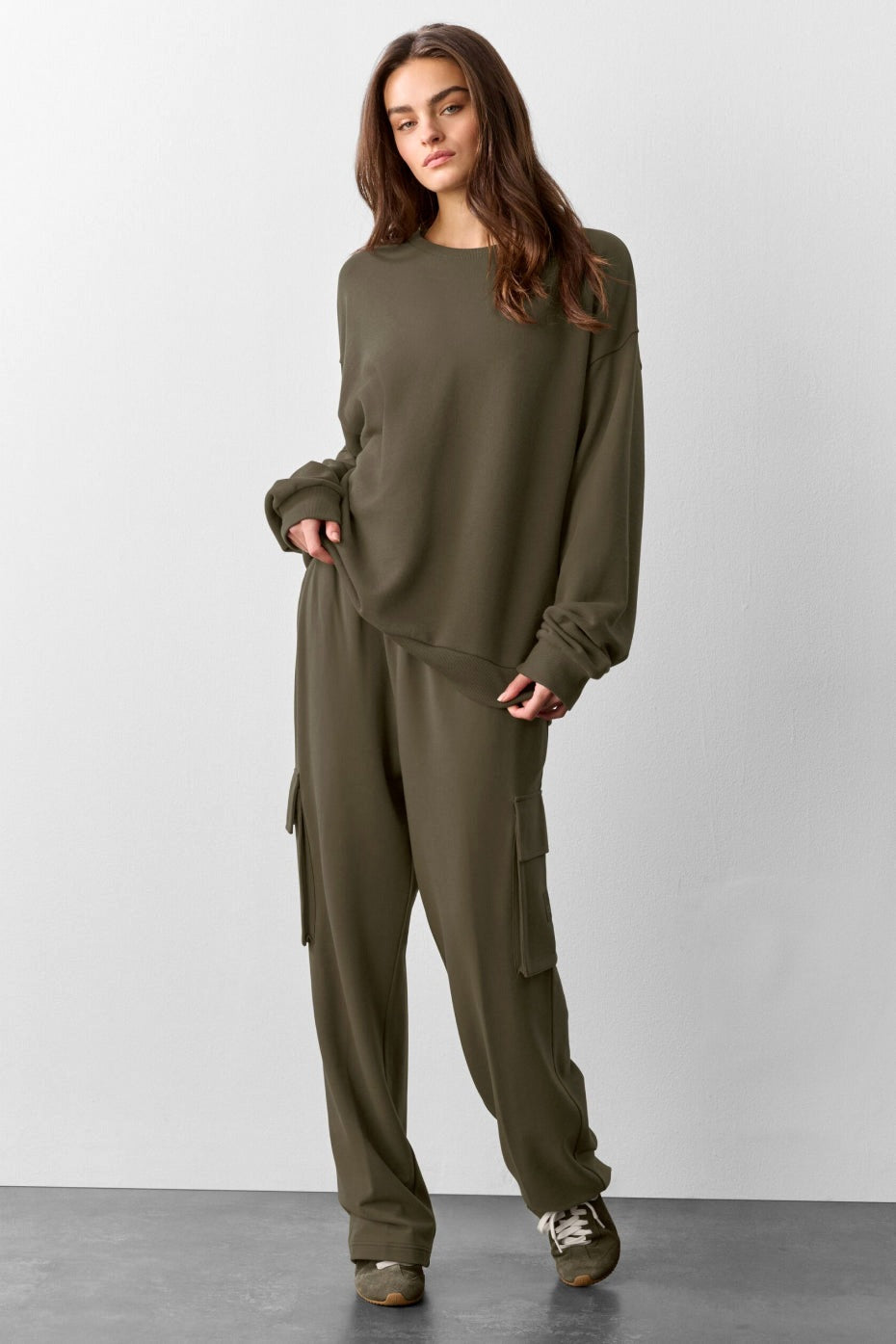 Alo Yoga Chill Crew Neck Pullover - Olive Tree