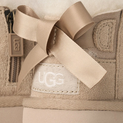 UGG Ultra Mini Bailey Bow - Sand