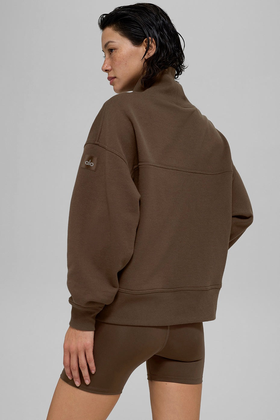 Alo Yoga Hazy Mock Neck Pullover - Espresso