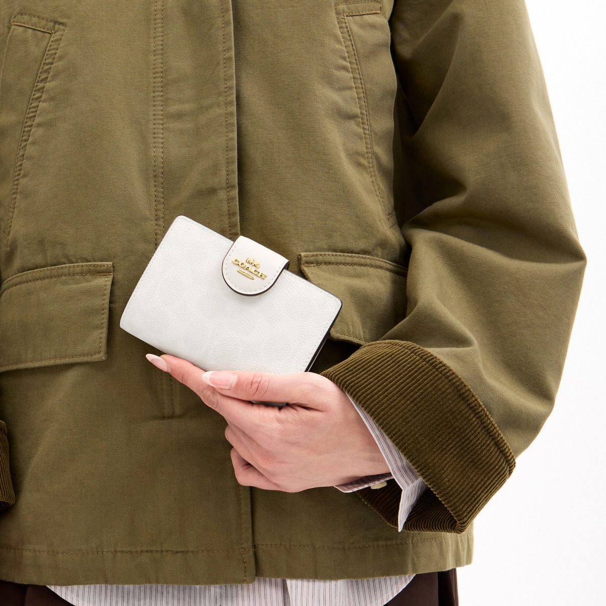 Coach Medium Corner Zip Wallet In Signature Canvas - Gold/White/Chalk