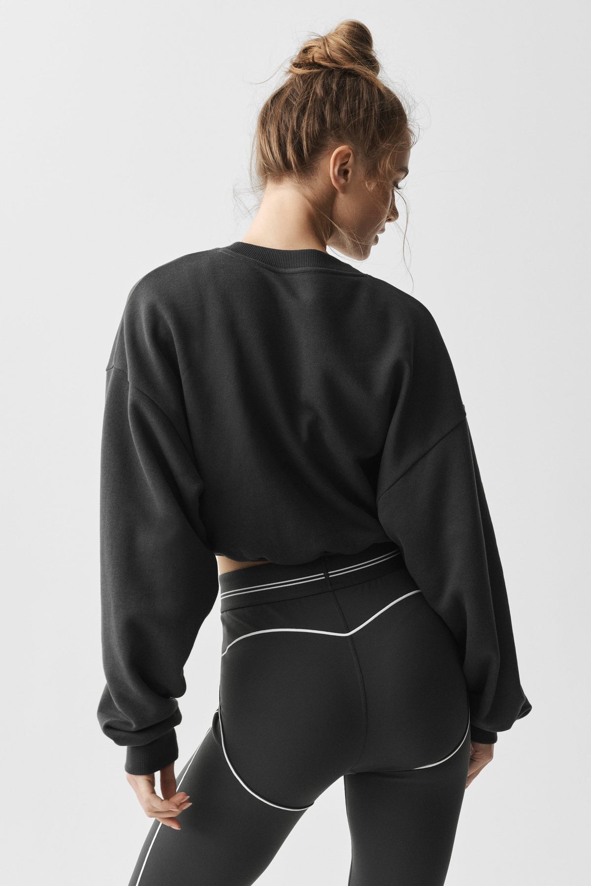 Alo Yoga Cropped Accolade Crewneck - Anthracite