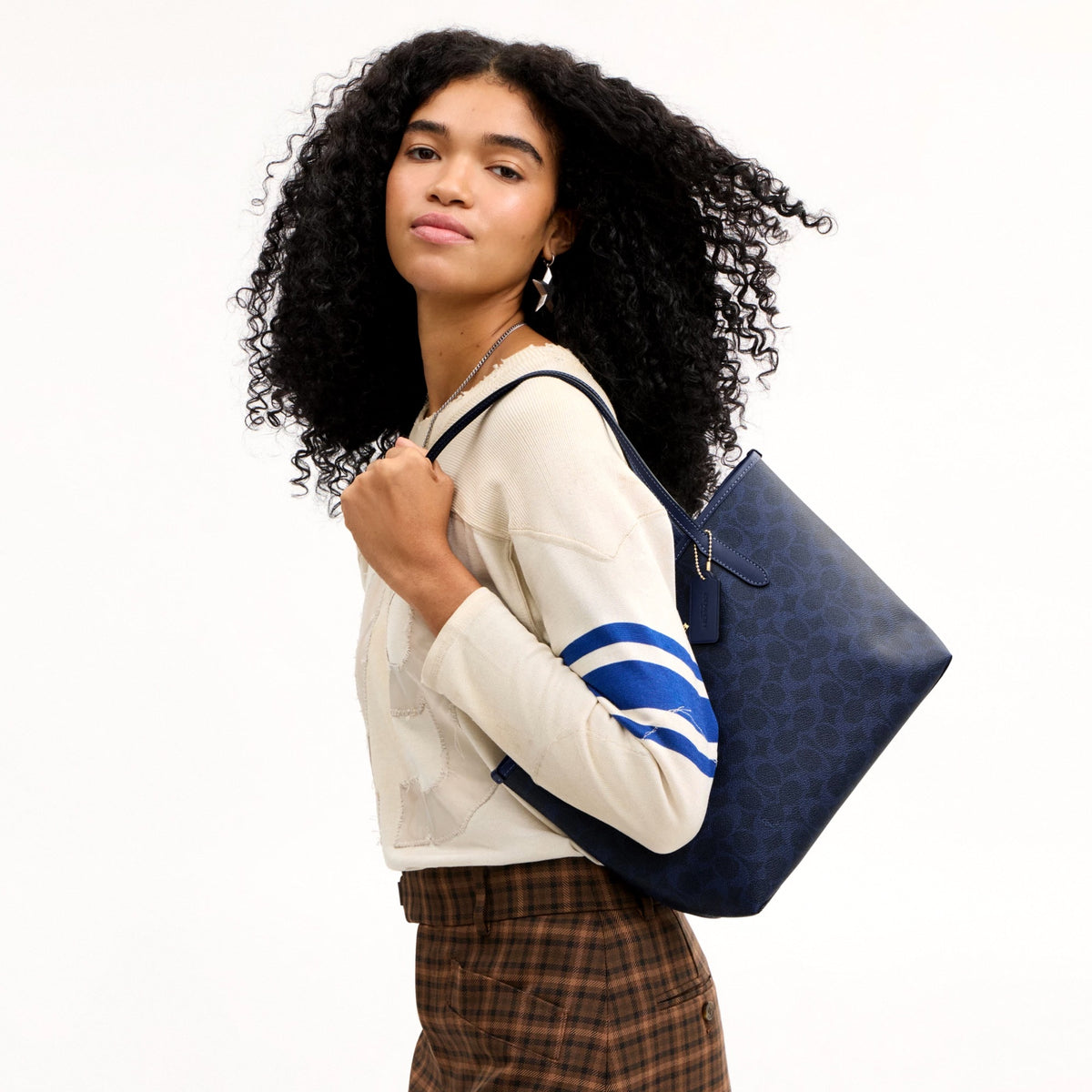Coach Medium City Tote Bag In Signature Canvas - Gold/Navy