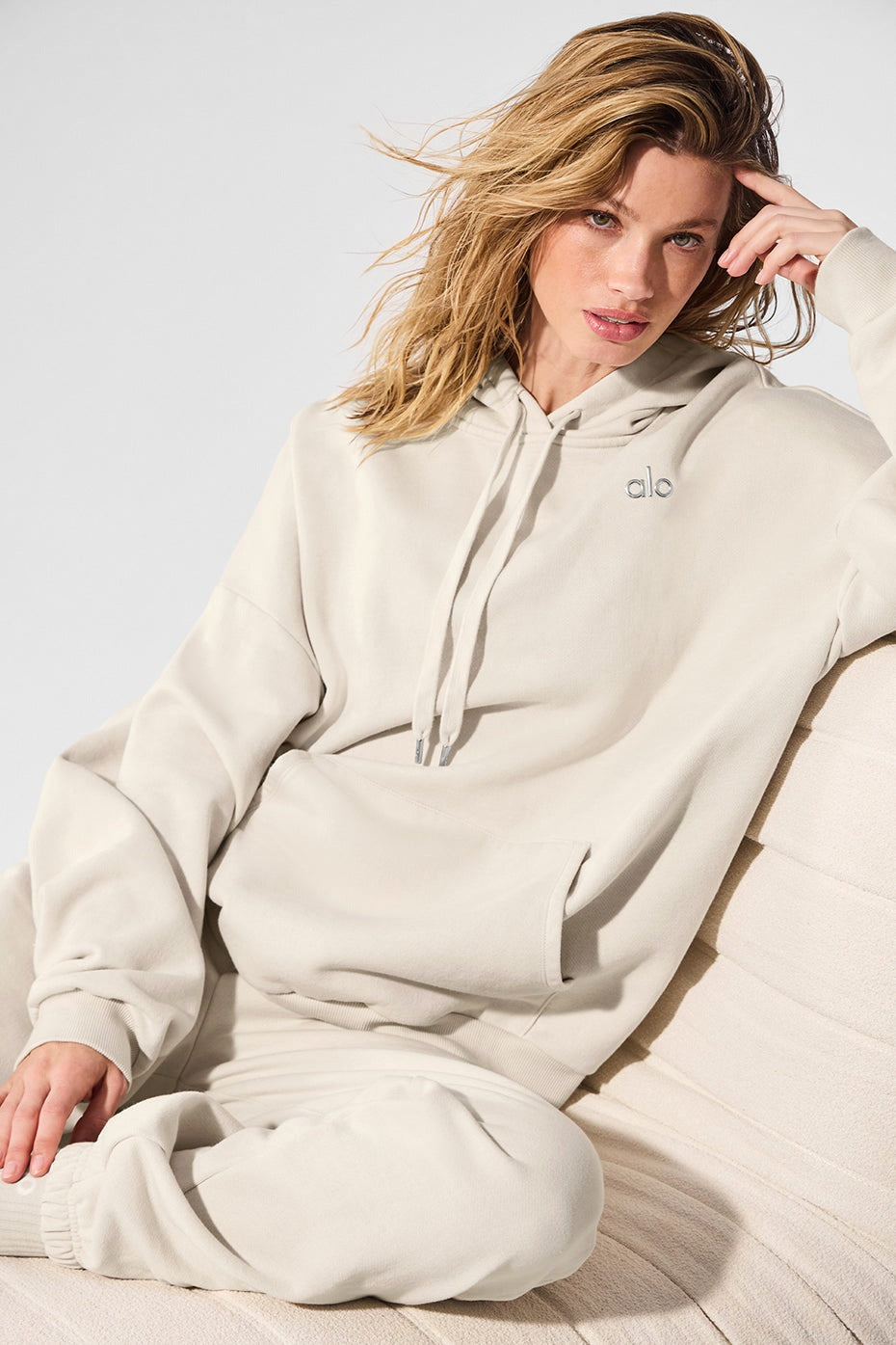 Alo Yoga Accolade Hoodie - Bone