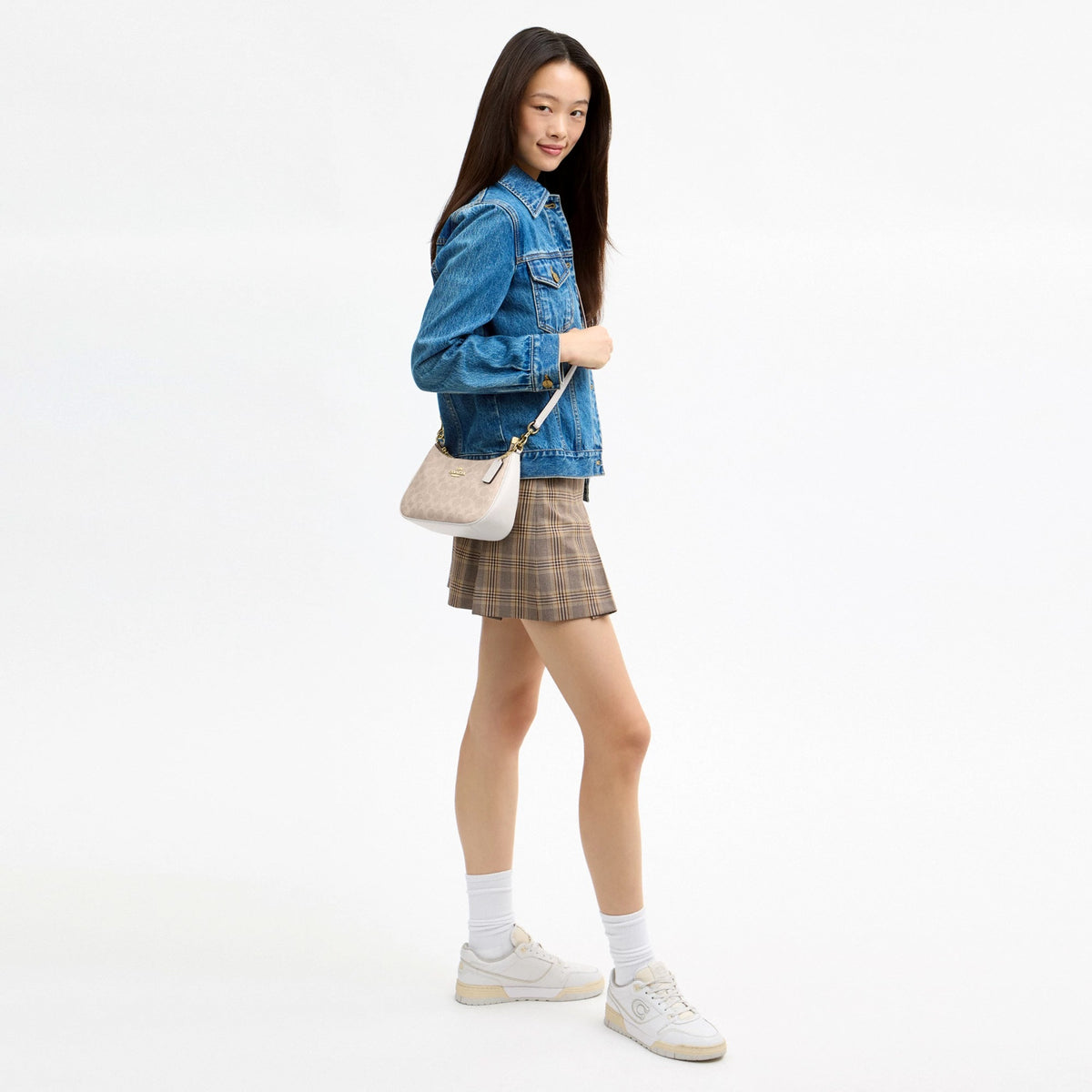 Coach Teri Shoulder Bag In Signature Canvas - Gold/Sand/Chalk