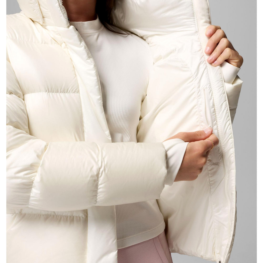 Columbia Women's Amaze Puff Hooded Jacket - Sea Salt Pearl Shine