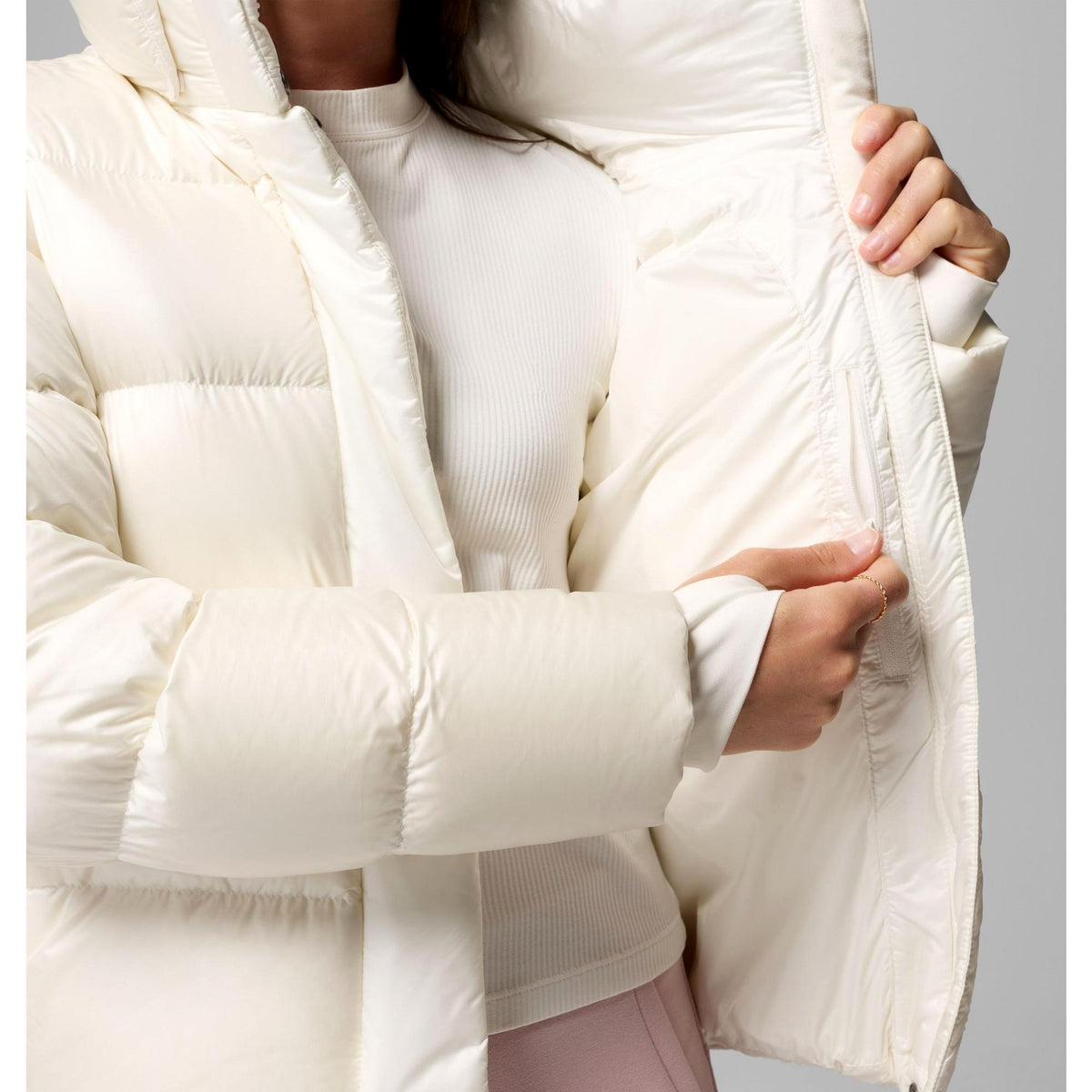 Columbia Women's Amaze Puff Hooded Jacket - Sea Salt Pearl Shine