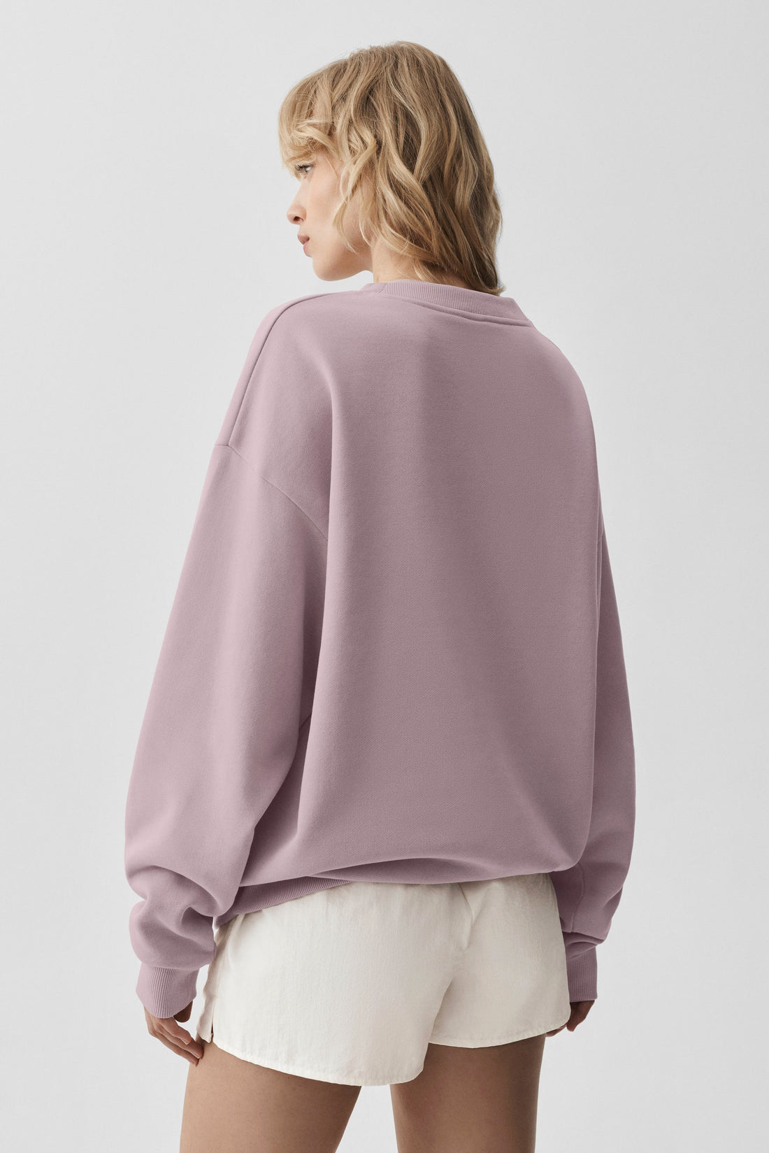 Alo Yoga Accolade Crew Neck Pullover - Frosted Pearl