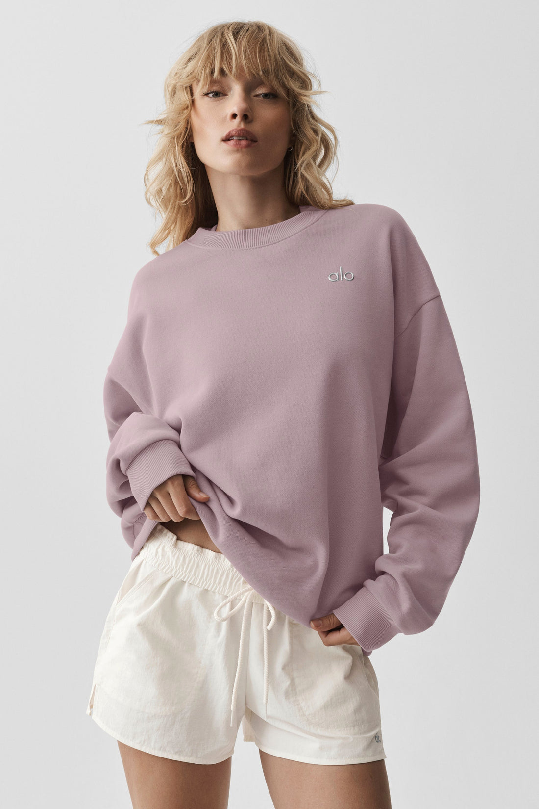 Alo Yoga Accolade Crew Neck Pullover - Frosted Pearl