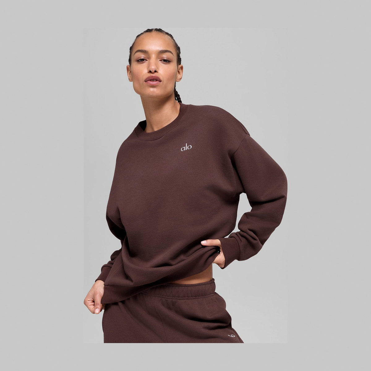Alo Yoga Accolade Crew Neck Pullover - Brownstone
