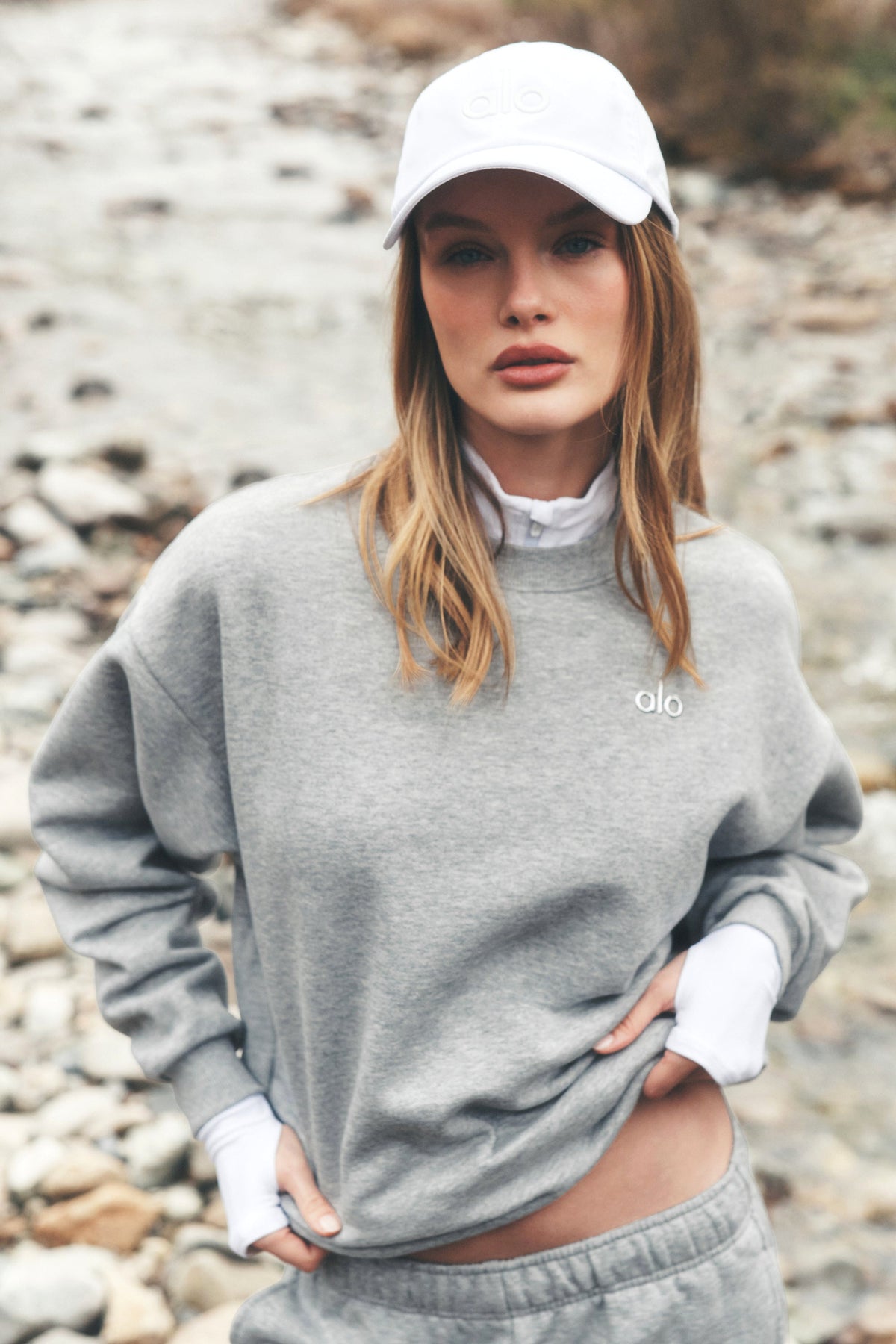 Alo Yoga Accolade Crew Neck Pullover - Athletic Heather Grey