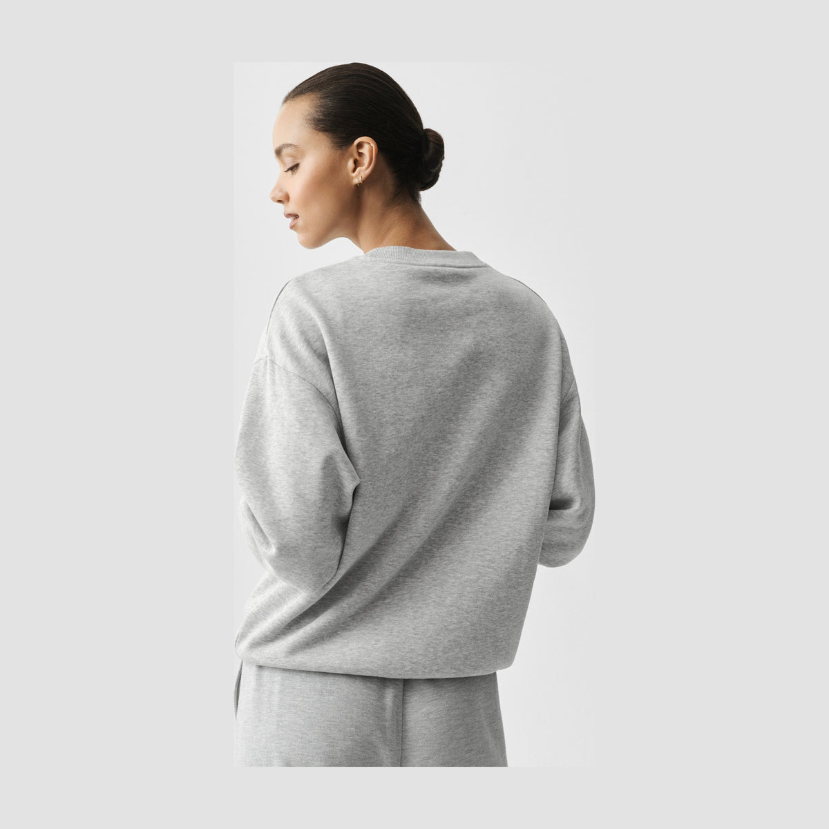 Alo Yoga Accolade Crew Neck Pullover - Athletic Heather Grey