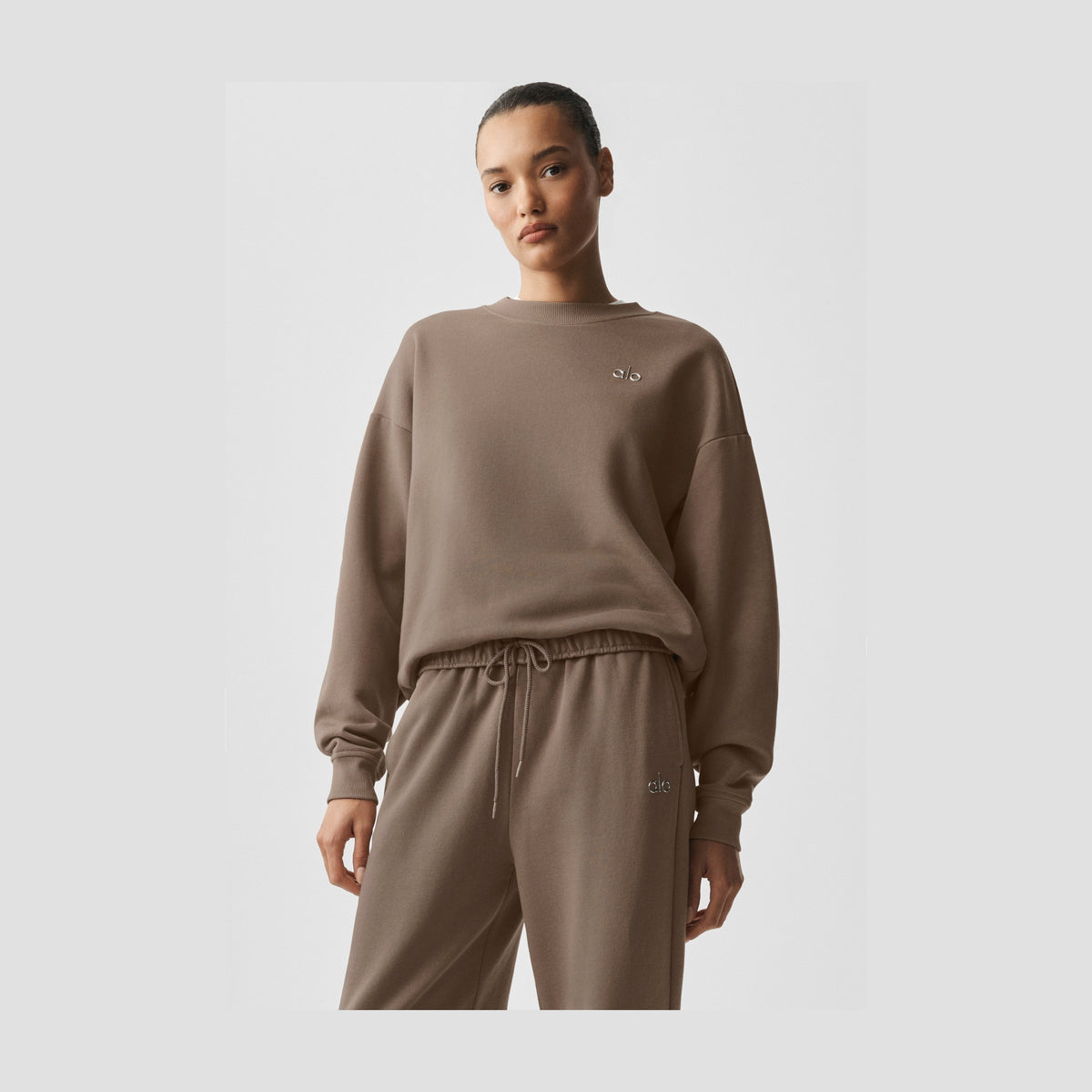 Alo Yoga Accolade Crew Neck Pullover - Gravel