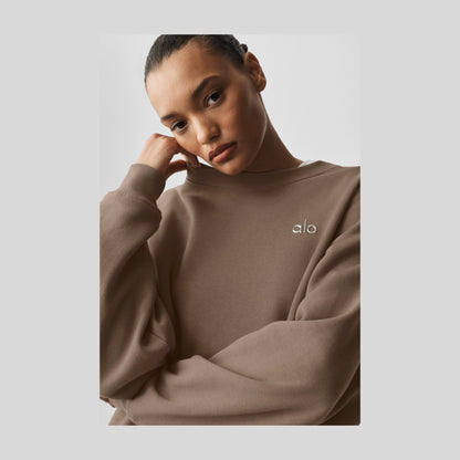Alo Yoga Accolade Crew Neck Pullover - Gravel
