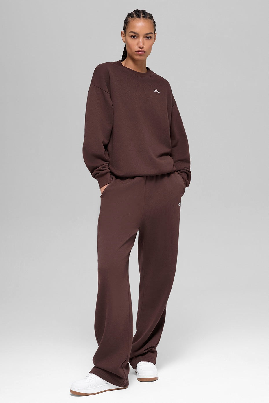 Alo Yoga Accolade Crew Neck Pullover - Brownstone