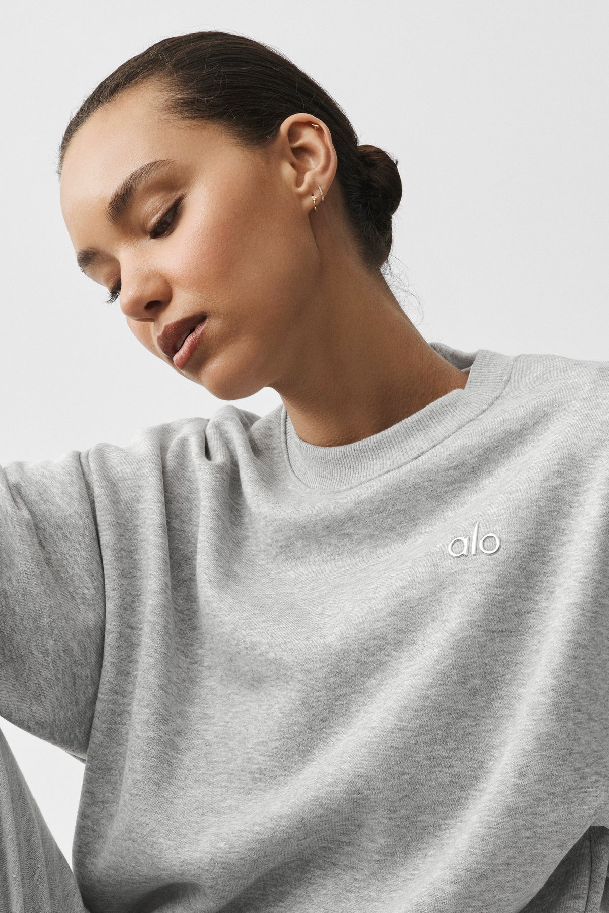 Alo Yoga Accolade Crew Neck Pullover - Athletic Heather Grey