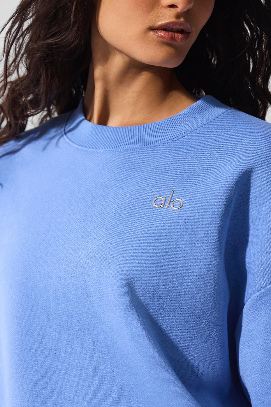 Alo Yoga Accolade Crew Neck Pullover - Crystal Clear Blue