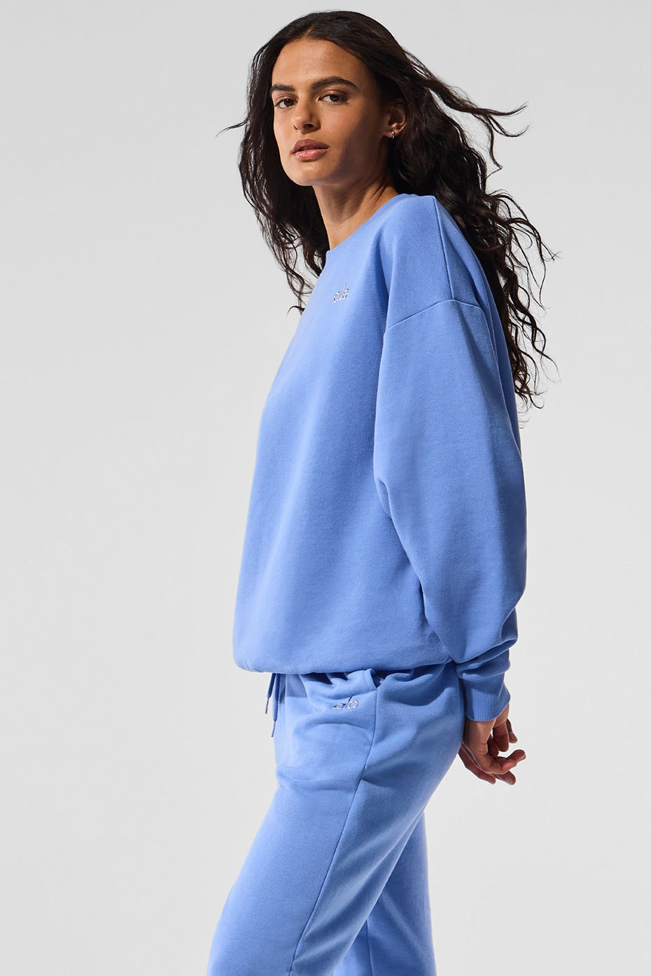 Alo Yoga Accolade Crew Neck Pullover - Crystal Clear Blue